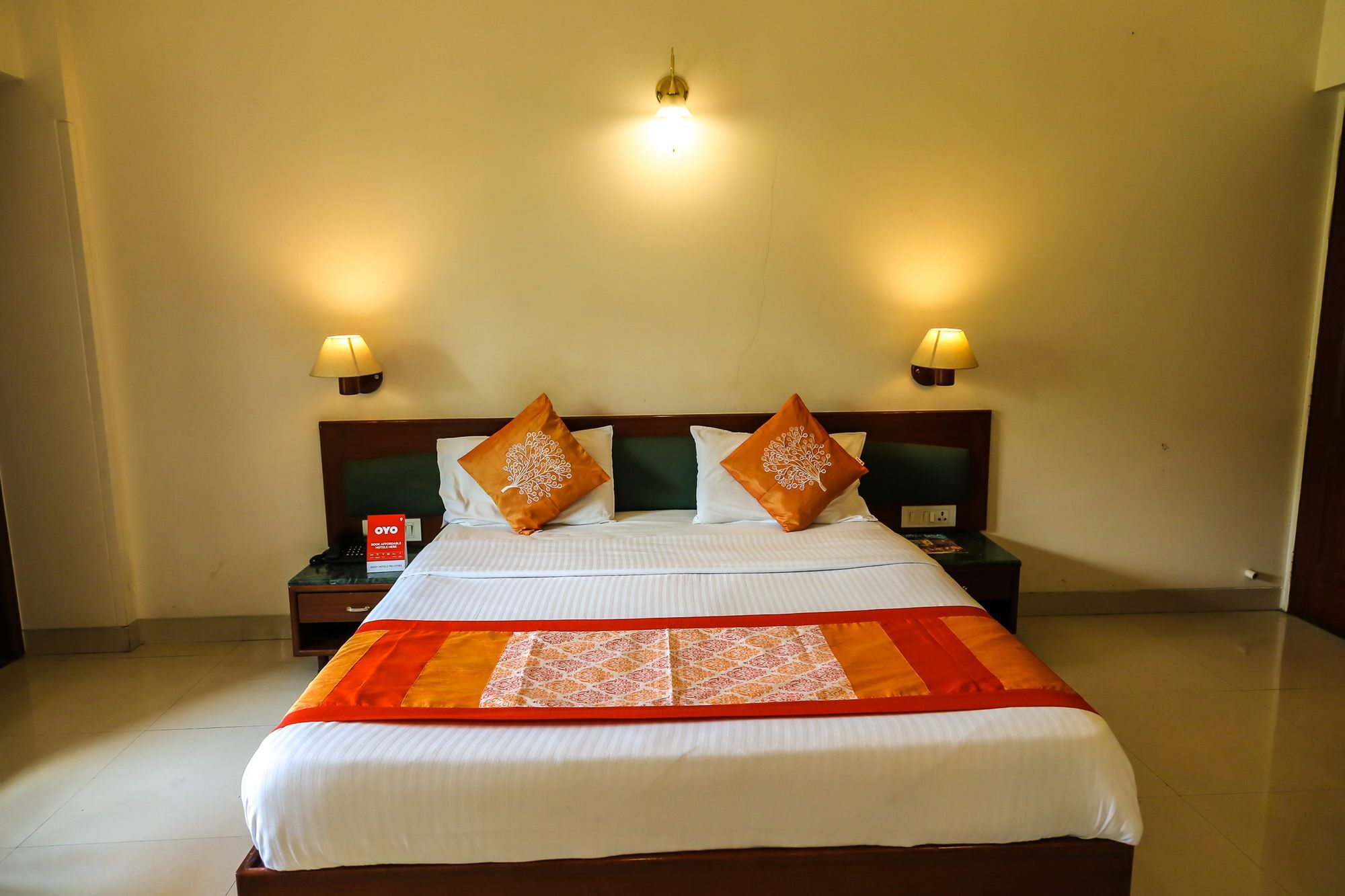 פונה Hotel Lotus מראה חיצוני תמונה