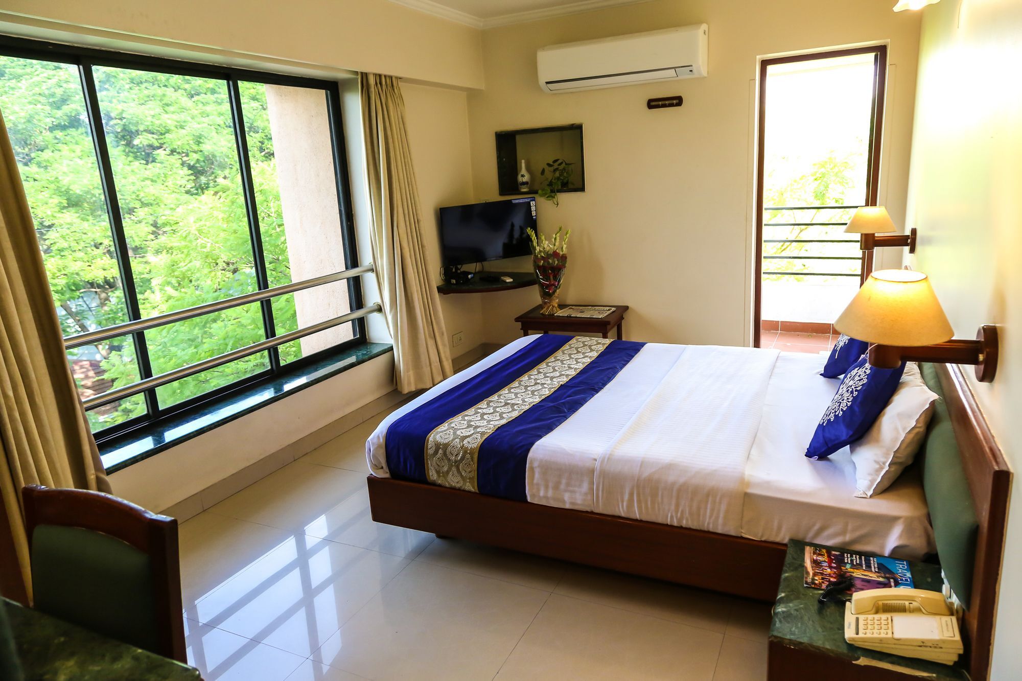 פונה Hotel Lotus מראה חיצוני תמונה