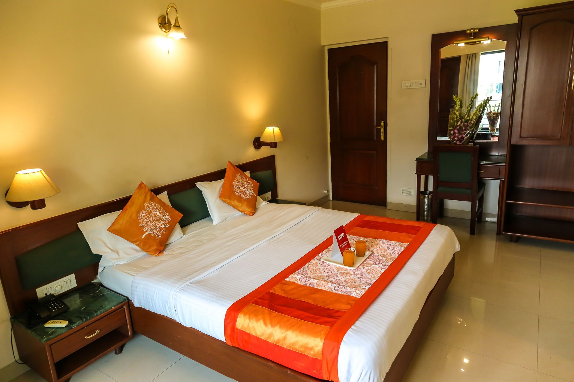 פונה Hotel Lotus מראה חיצוני תמונה