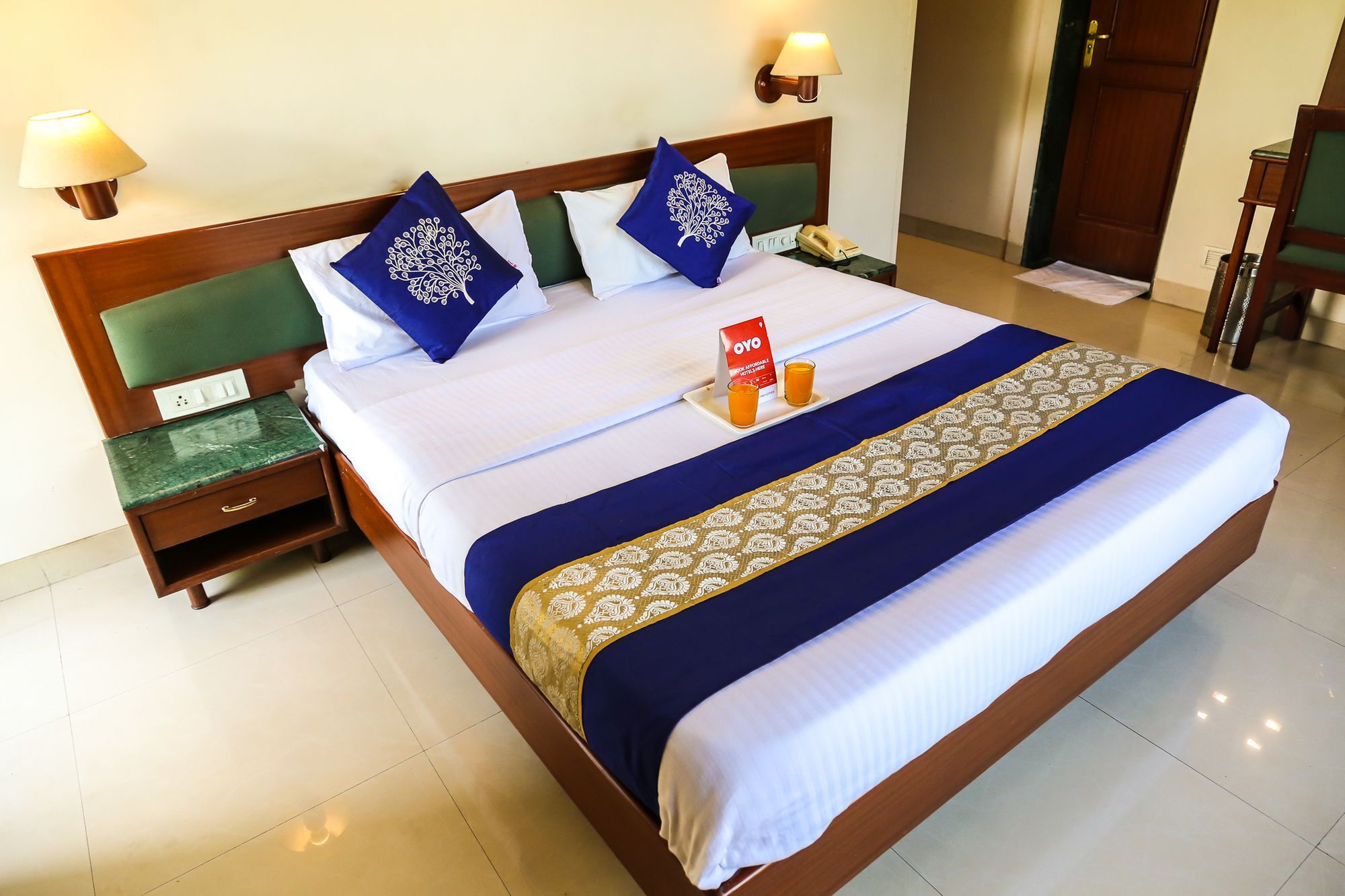 פונה Hotel Lotus מראה חיצוני תמונה