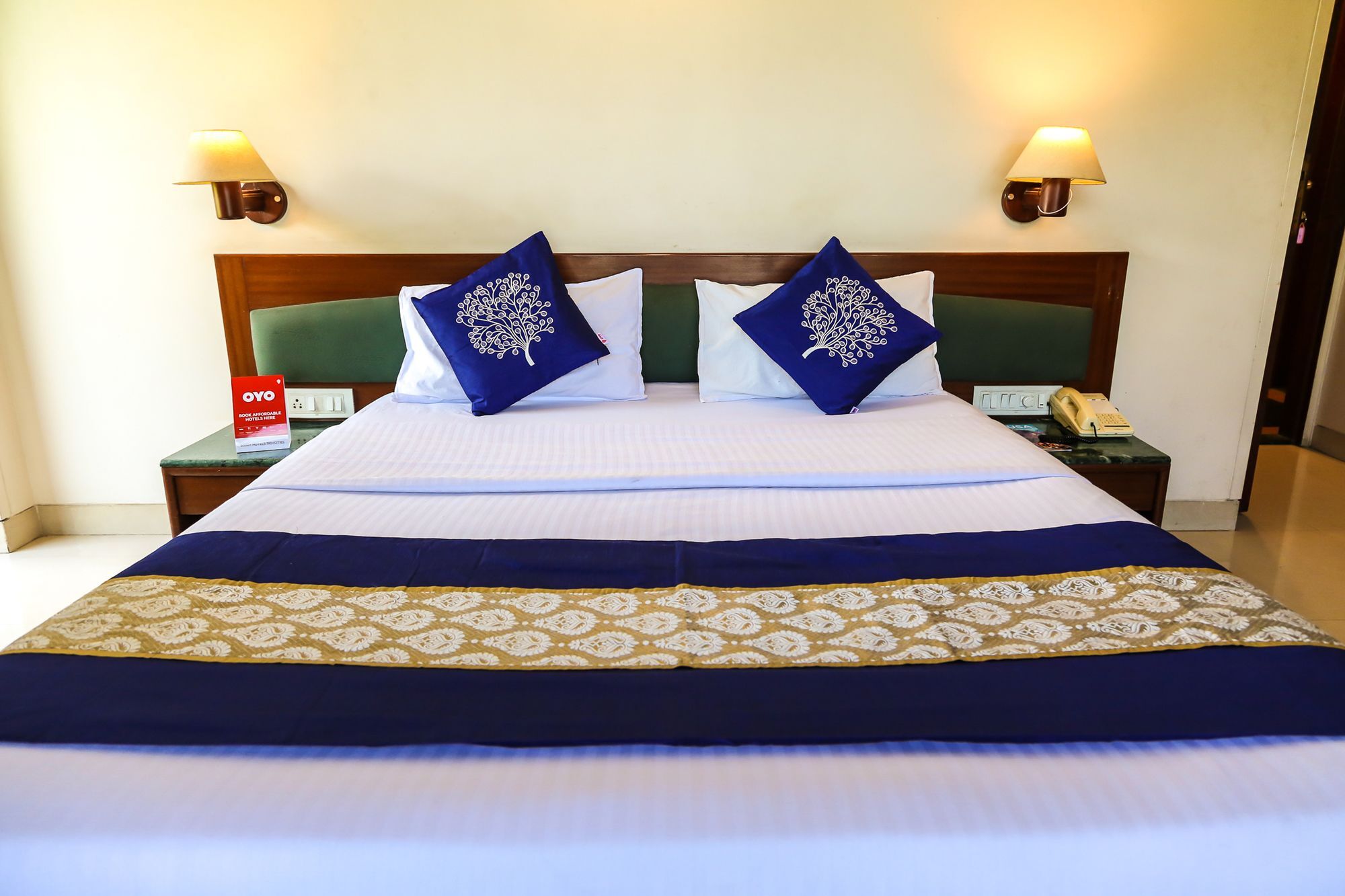 פונה Hotel Lotus מראה חיצוני תמונה